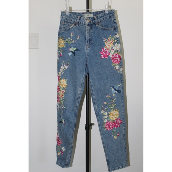 Topshop Denim - Topshop Moto Mom Jeans 25x32 Floral Hummingbird Embroidered High Rise No Stretch